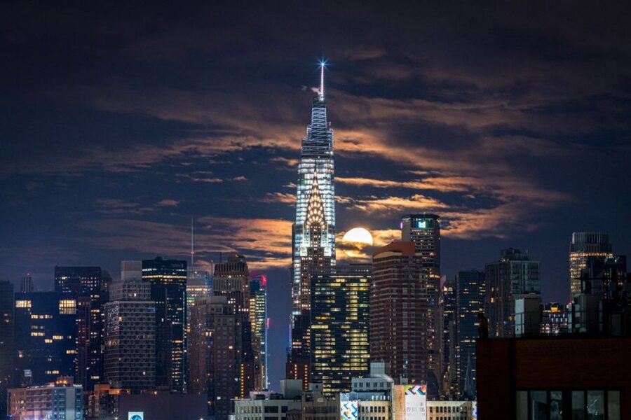 NYC: SUMMIT One Vanderbilt Tickets - AFFINITY and the silver balloon room