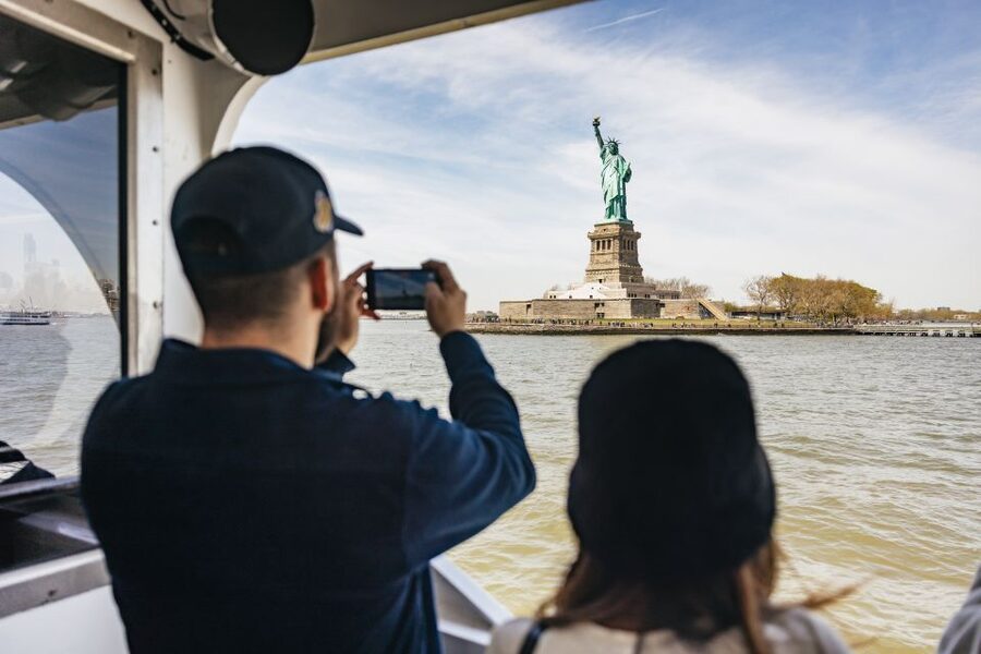 NYC: Wall Street Tour with 9/11 Memorial and Statue Ferry - Battery Park and the Canyon of Heroes