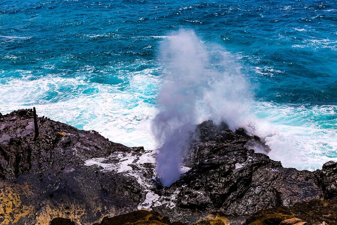 Oahu Grand Circle Island and Haleiwa Tour: 9-Hr Deluxe Experience - Nuʻuanu Pali and the windward coast