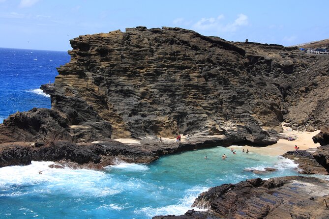 Oahu: Grand Tour Around Island 16 Locations plus Snorkeling - The bus, group size, and practical comfort