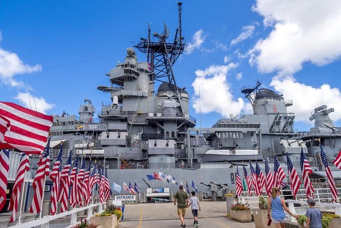 Oahu: Pearl Harbor Complete Experience Passport - Aviation Museum Hangar 37 tells the story through machines