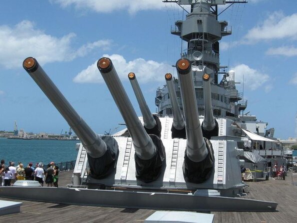 Oahu: Pearl Harbor USS Arizona Memorial & Battleship Missouri - Walking through the Mighty Mo