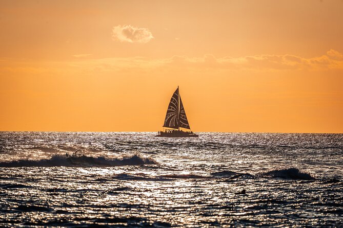 Oahu's Waikiki Coast: Moana’s Sunset Cocktail Sail - Cocktails, music, and the onboard mood