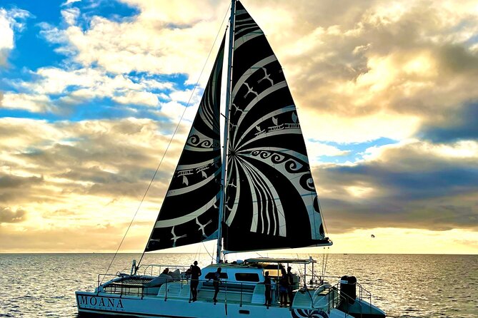 Oahu's Waikiki Coast: Moana’s Sunset Cocktail Sail - Sailing along Waikiki toward Diamond Head