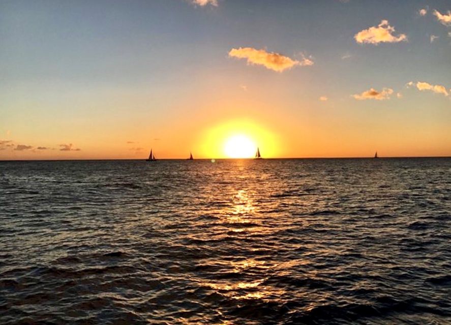 Oahu: Waikiki Glass Bottom Boat Sunset Cruise - The Waikiki portion gives the cruise its local flavor