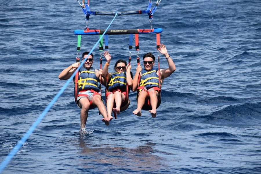 Oahu: Waikiki Parasailing - The flight: more peaceful than scary