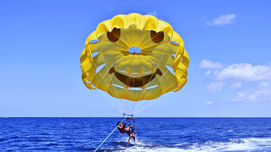 Oahu: Waikiki Parasailing - Safety, equipment, and comfort