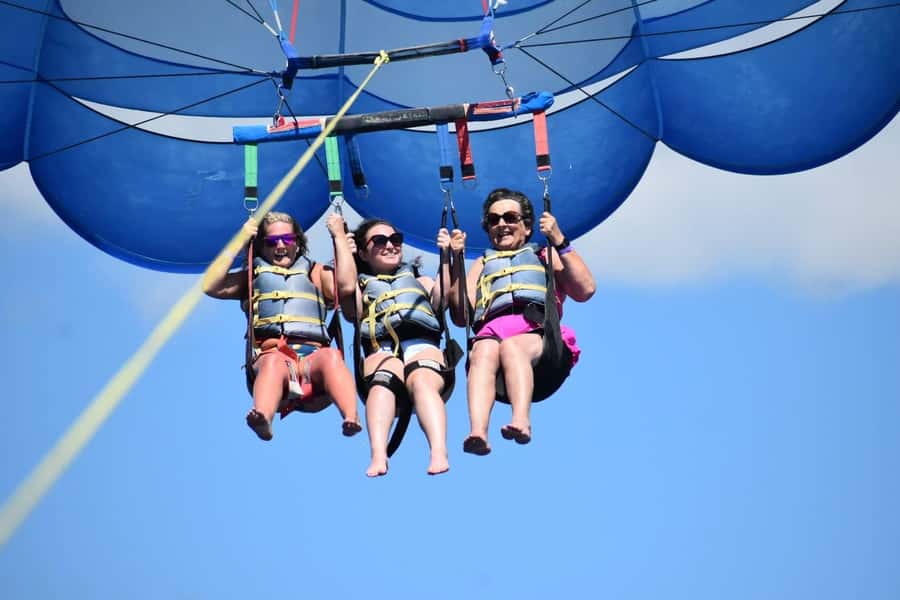 Oahu: Waikiki Parasailing - How long the hour really feels