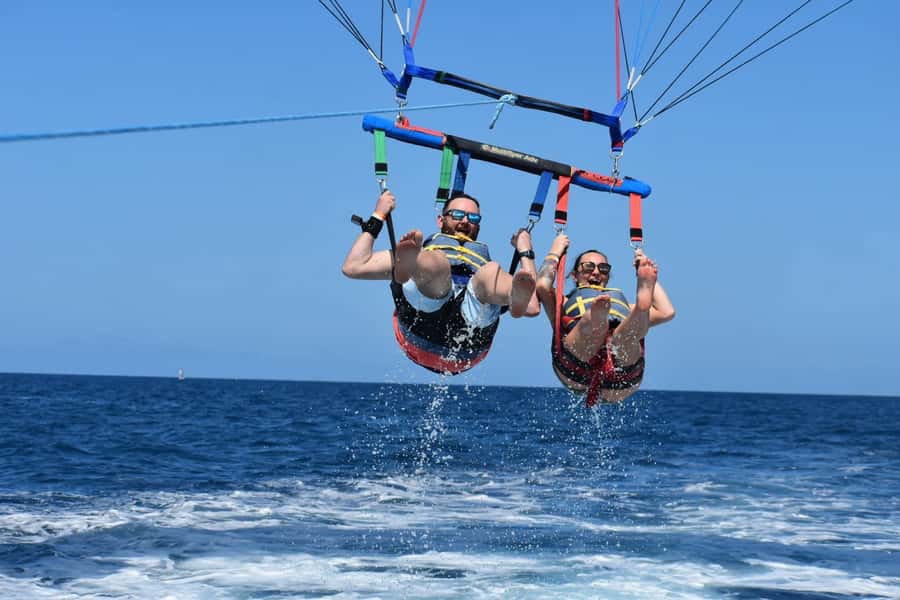 Oahu: Waikiki Parasailing - Finding the yellow booth near Slip F06