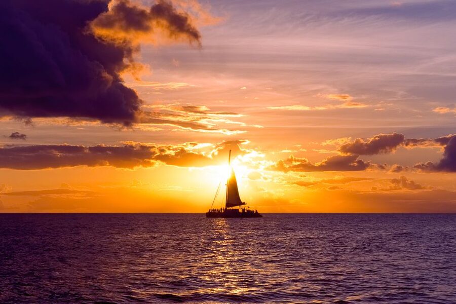Oahu: Waikiki Sunset Catamaran Cocktail Cruise - Who should book this Waikīkī sunset sail?