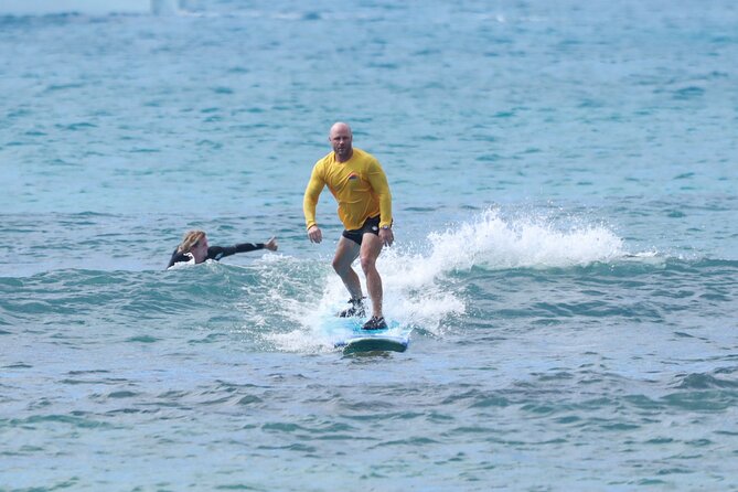 Open Group Surfing Lesson in Waikiki, Hawaii - Walking to the Waikiki break