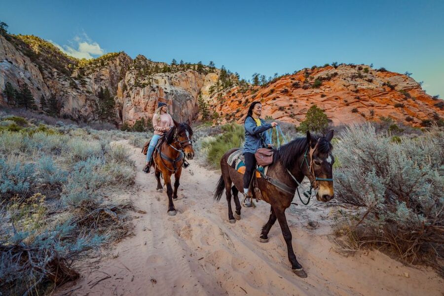 Orderville: East Zion Park White Mountain Horseback Tour - At the corrals: an easy start for first-time riders