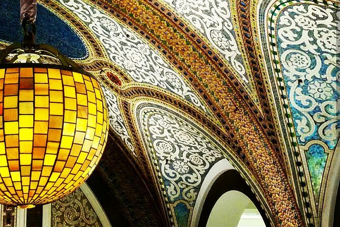 Original Chicago Architecture Interiors Tour: Dazzling Interiors - The guides shape the experience