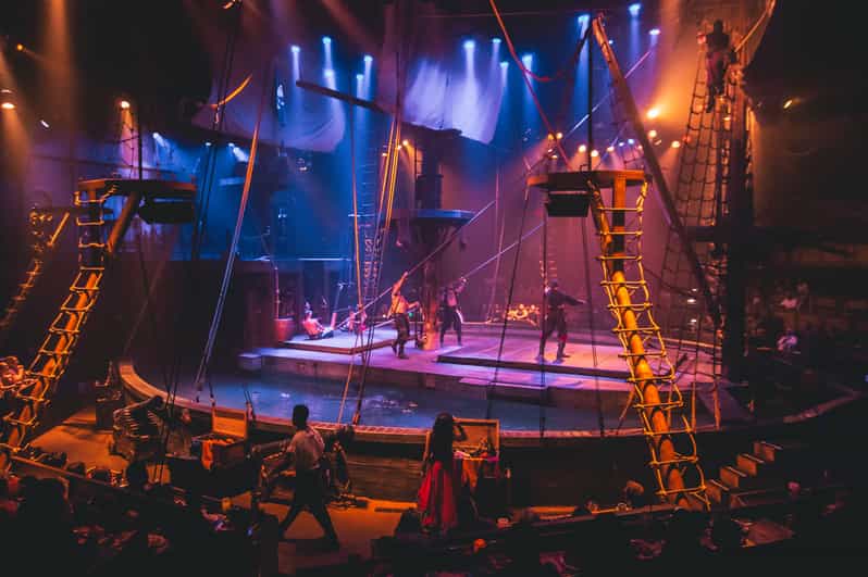 Orlando: Pirates Adventure Dinner Show with Drinks - A pirate ship instead of a theme-park restaurant