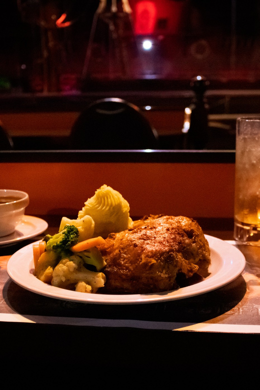 Orlando: Pirates Adventure Dinner Show with Drinks - Arrive early for the pirate Marketplace