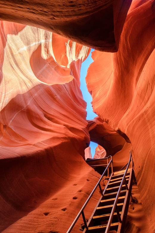Page: Lower Antelope Canyon Prime-Time Guided Tour - Walking the 10 minutes to the canyon entrance