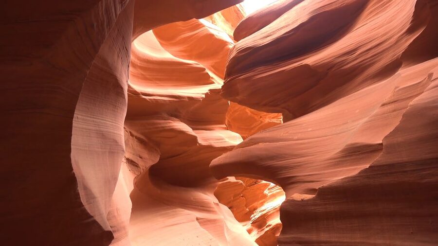 Page: Lower Antelope Canyon Ticket and Guided Hiking Tour - Getting better photographs in difficult light