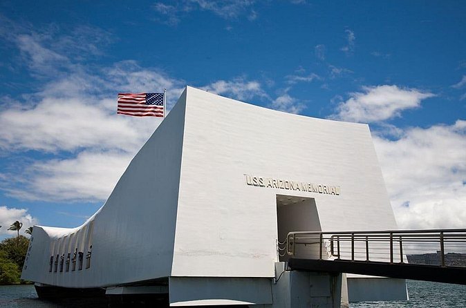 Pearl Harbor, National Memorial Cemetery and Honolulu City Tour - The no-bag rule needs real planning
