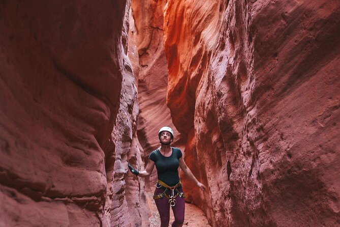 Peekaboo Slot Canyon UTV and Hiking Adventure - The ride from Moqui Cave into red-rock country