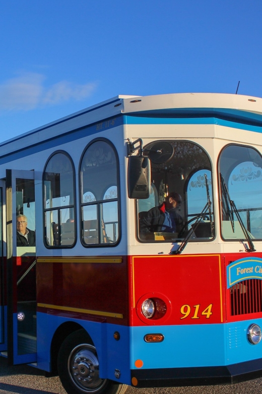 Portland: Trolley City Tour with Portland Head Light Stop - What the guides add to the experience
