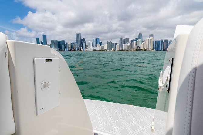 Private tour for 12 people on a 40 ft Yacht, Ft Lauderdale bay - The boat’s comfort and onboard setup