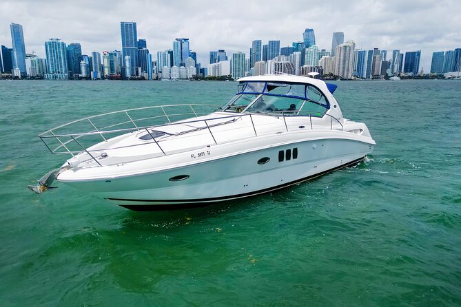 Private tour for 12 people on a 40 ft Yacht, Ft Lauderdale bay - Four hours: the best balance for most groups