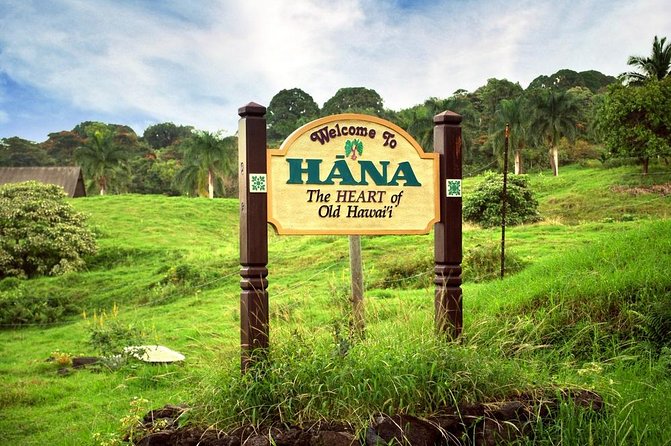 Road to Hana Adventure Maui Tour with Lunch - Pa’ia and the first turn toward the coast