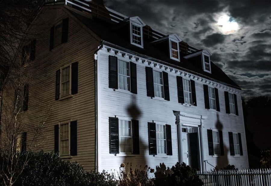 Salem: Boos and Brews Haunted Pub Crawl - Rockafellas, Village Tavern, and the changing pub lineup