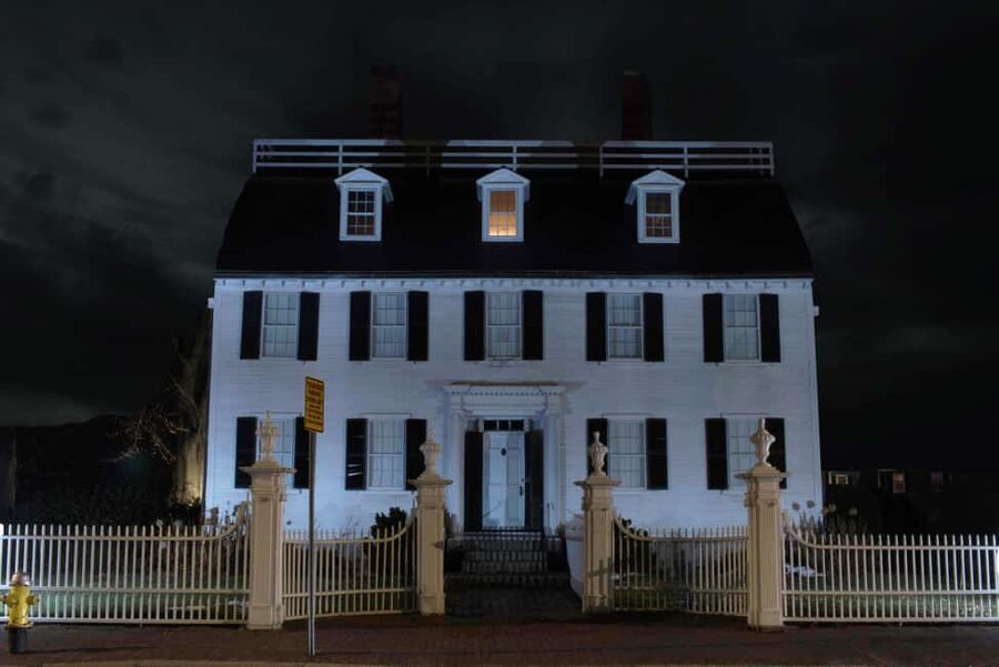 Salem: Boos and Brews Haunted Pub Crawl - Who should book this Salem experience?
