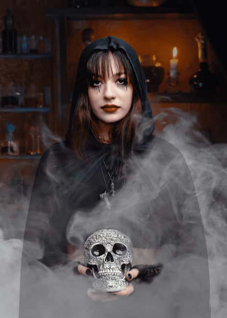 Salem Ghost Tours: Witches & Wicked Whispers - Salem’s ghost stories begin with real places