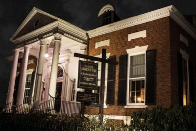 Salem Ghost Tours: Witches & Wicked Whispers