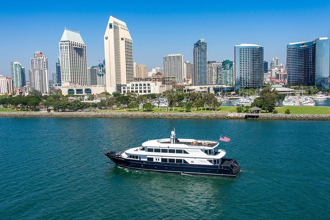 San Diego Harbor Dinner Cruise - Service, music, and the evening mood