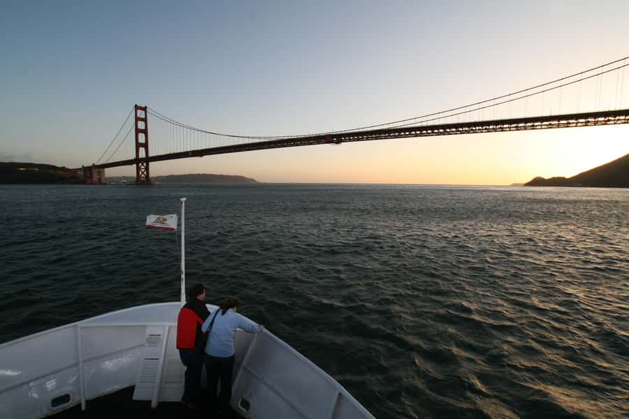 San Francisco: California Sunset Cruise (2-hours) - What the boat offers on board