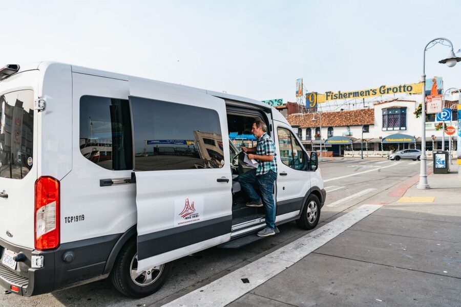 San Francisco: Movie Filming Locations Bus Tour - Nob Hill, Union Square, and City Hall