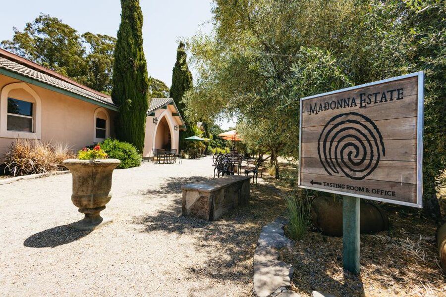 San Francisco: Napa and Sonoma Valley Wine Tour - Sonoma Plaza gives you a proper midday break