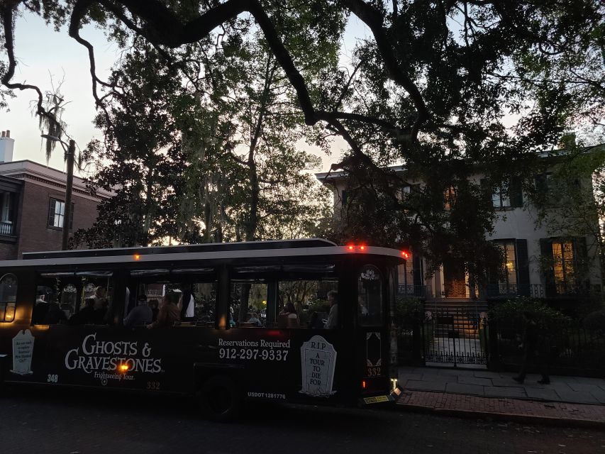 Savannah: Ghosts and Gravestones Tour with Low House Entry - How the storytelling affects the experience