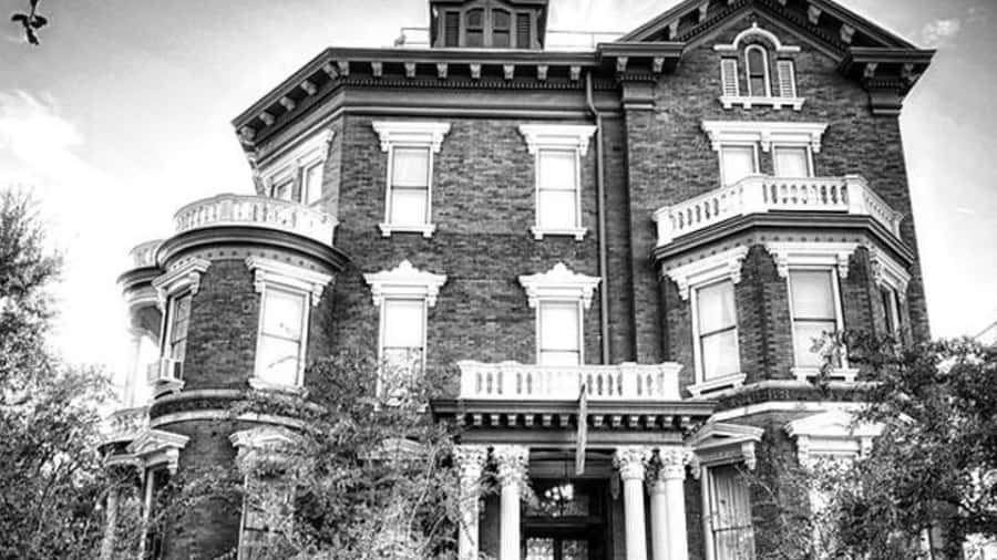 Savannah: Ghosts, Asylums, Voodoo, and Horror Walking Tour - Should you book the 13 Ghosts tour?
