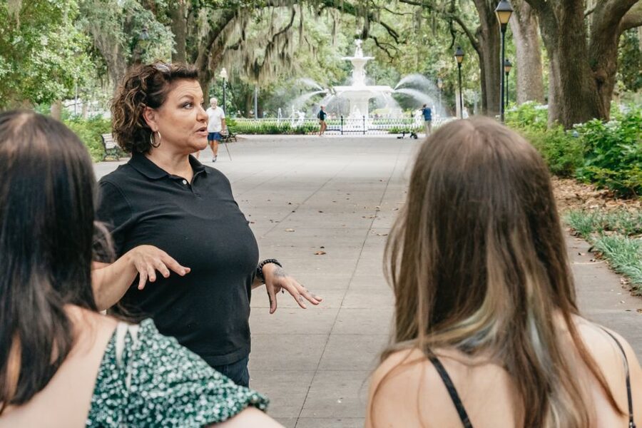 Savannah: Ghosts, Asylums, Voodoo, and Horror Walking Tour - What makes the guides important