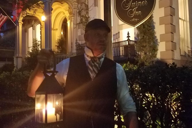Savannah History and Haunts Candlelit Ghost Walking Tour - What makes the storytelling work