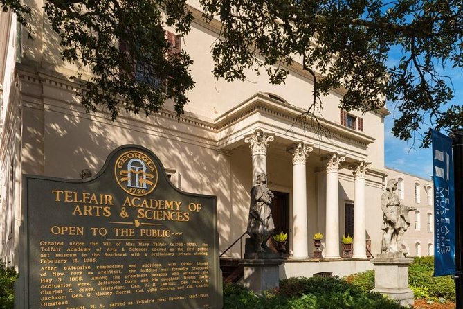 Savannah Hop-On Hop-Off Trolley Tour - Forsyth Park and its famous fountain