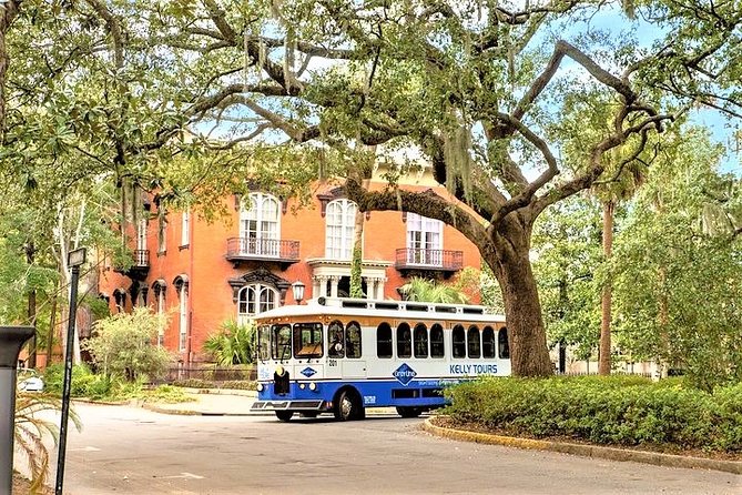Savannah Land & Sea Combo: City Sightseeing Trolley Tour with Riverboat Cruise - Forsyth Park gives the tour room to breathe