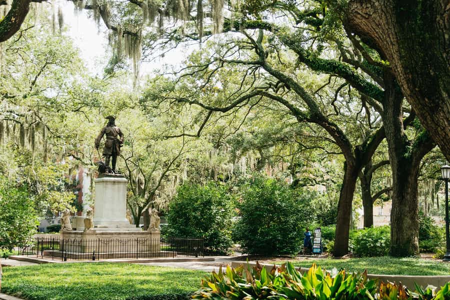 Savannah: Old Savannah Tours Historic Overview - The guides are the heart of the experience