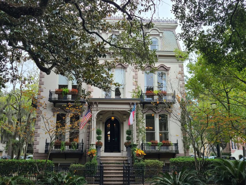 Savannah: Old Town Hop-On Hop-Off Trolley Tour - Starting at the Visitor Center or another stop