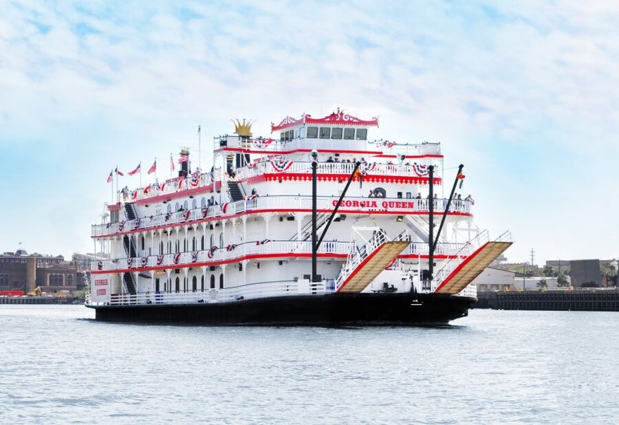 Savannah: Riverboat Narrated Harbor Sightseeing Cruise - A relaxed hour and a half, with food and drinks available