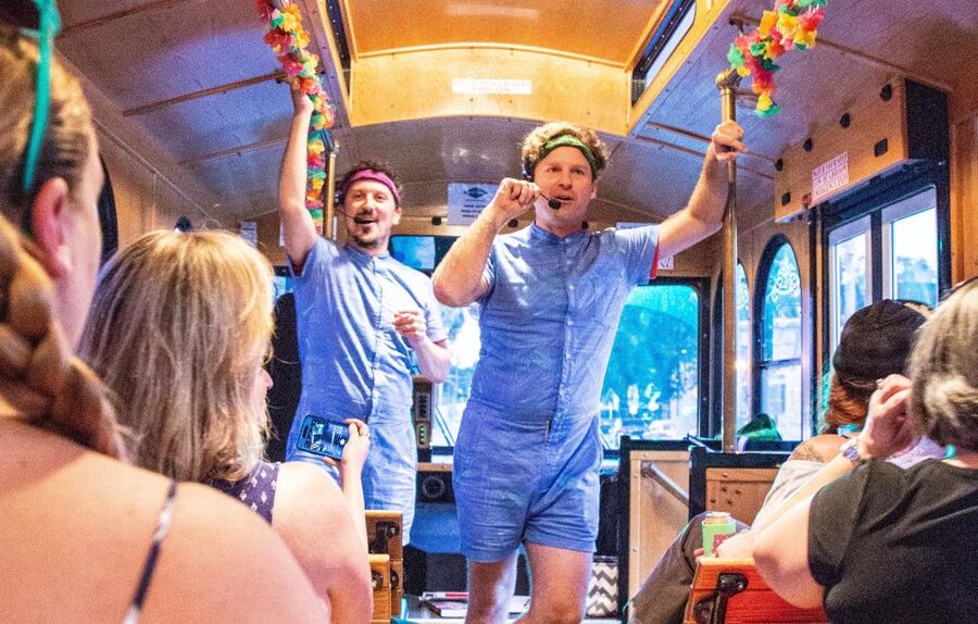 Savannah: "Savannah for Morons" Comedy Trolley Tour - A comedy show with Savannah scenery outside the window