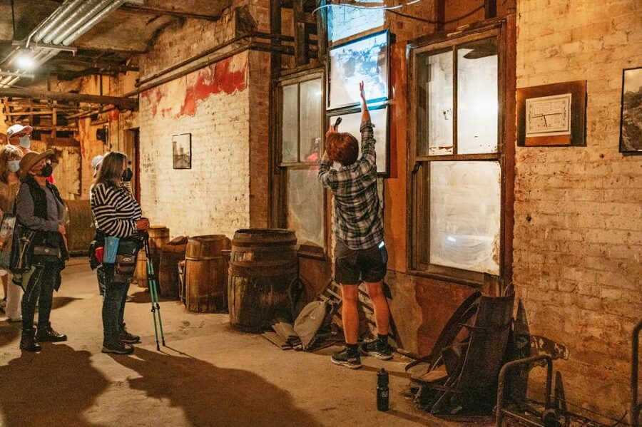 Seattle: Guided Underground Walking Tour - The guide makes or breaks the hour