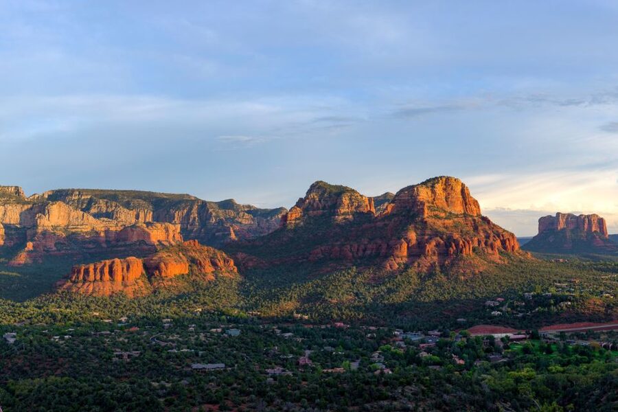 Sedona or Flagstaff: Horseshoe Bend & Antelope Canyon X Tour - Glen Canyon Dam and Lake Powell add scale