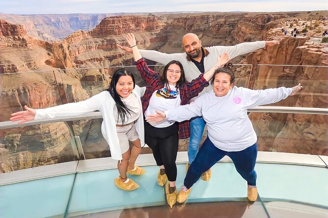 Small Group Grand Canyon, Hoover Dam, 7 Magic Mountains VIP Tour - The early Las Vegas sign stop
