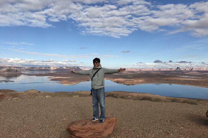 Small-Group Lower Antelope Canyon & Horseshoe Bend Tour w/ Lunch - Horseshoe Bend gives you the grand view