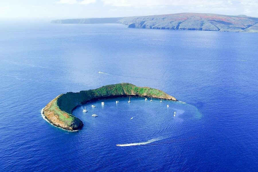 South Maui: Molokini & Turtle Town Snorkeling Tour with Meal - What the catamaran ride feels like